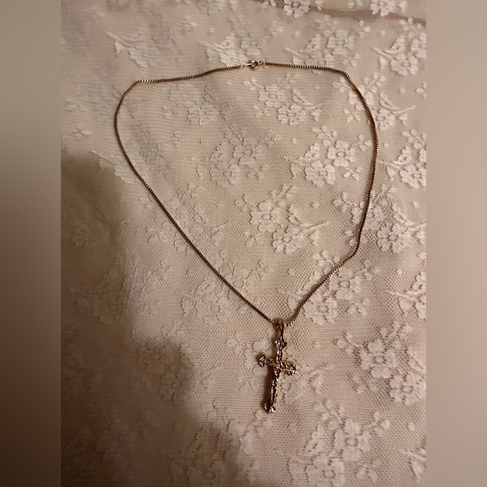 Cross necklace gold toned